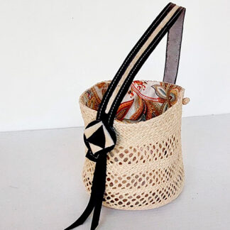 Bolso con cuero cafe geometrico