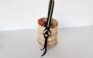 BOLSO CON CUERO Negro - Geométrico