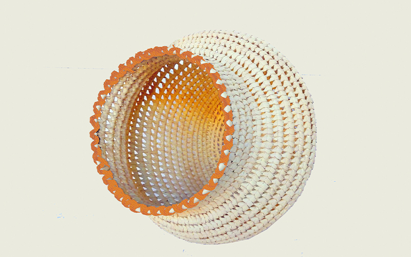 Cesta redondeada con contorno naranja 2
