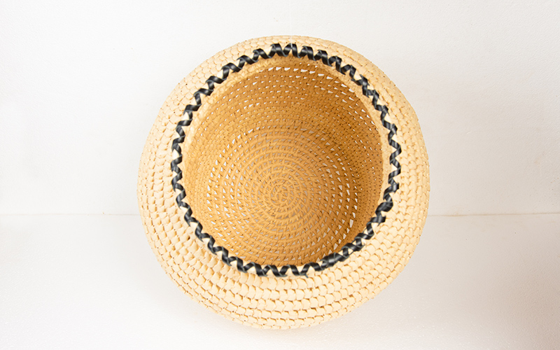 Cesta redondeada con contorno naranja 3