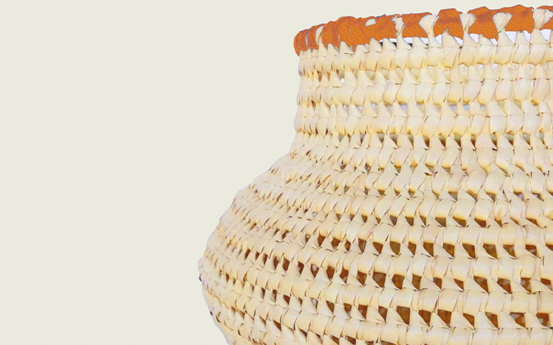 Cesta redondeada con contorno naranja 3