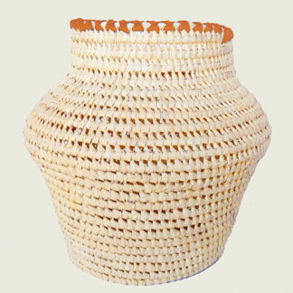 Cesta redondeada con contorno naranja